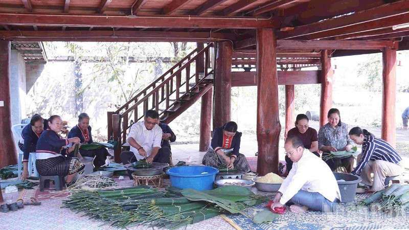 Nét Tết Việt trong gia đình người Lào